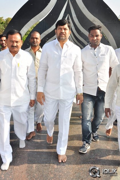 NTR-Family-Visit-to-NTR-Ghat-2016